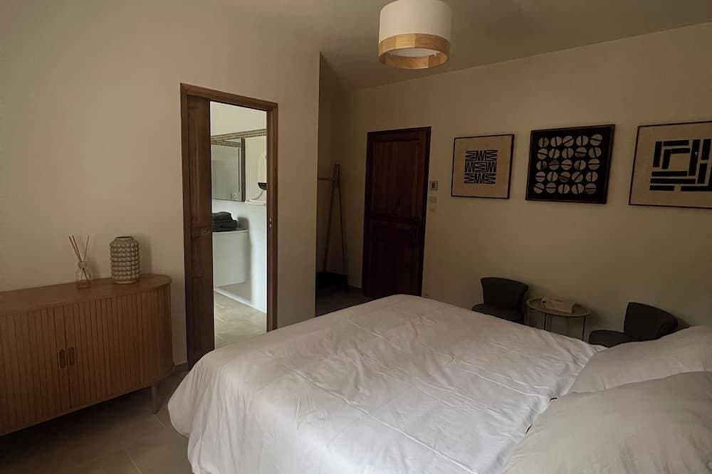 Foto 5 von 23: Bed & Breakfast Suite Sable, with a view of the pool and terrace