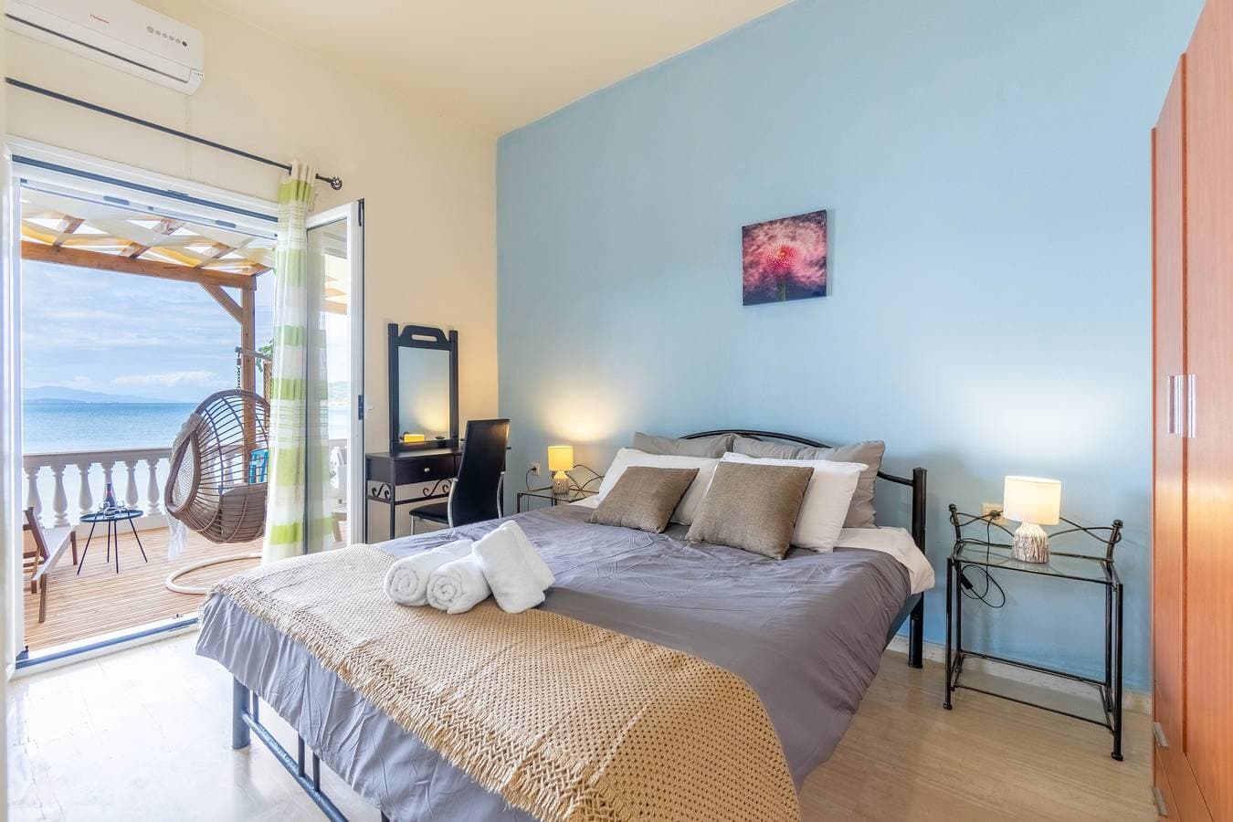 Foto 4 von 27: Ferienwohnung 'Nikos Seaside' mit Meerblick, WLAN und Klimaanlage