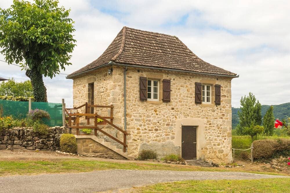 Maisonette in Corrèze | Wifi, TV, Terrasse und Grill, private Grünflächen 1