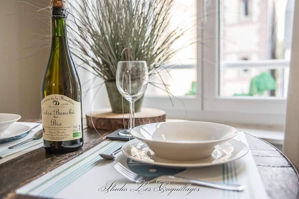 Foto 5 von 12: Romantic and comfy studio at the heart of Old Honfleur - Studio Les Coquillages ♥♥♥♥