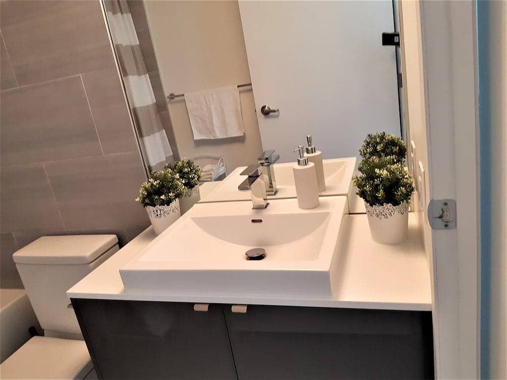 Cozy Skyline Entire Condo in Downtown - Across from Bell Mts Centre 1