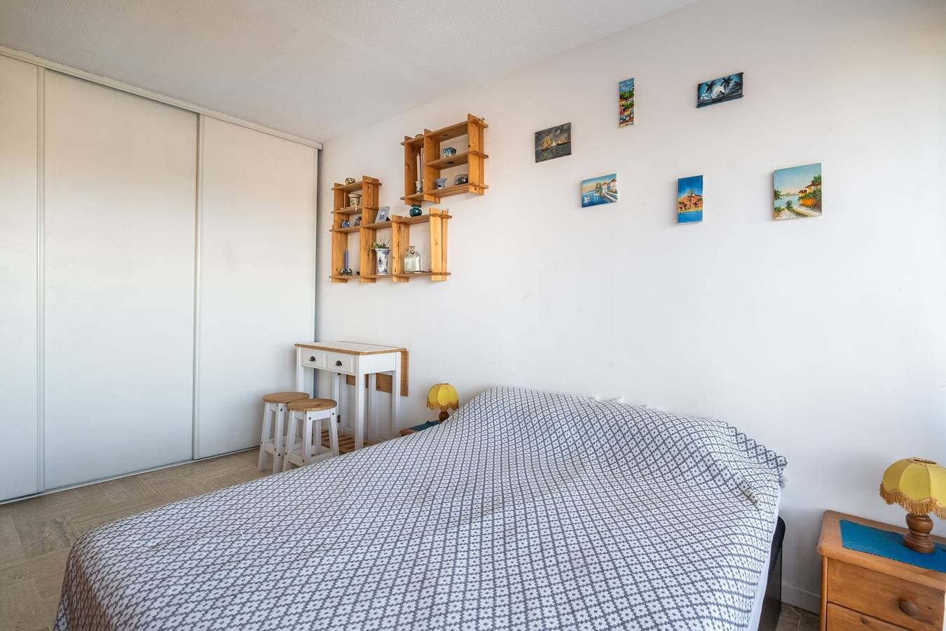 Foto 8 von 21: Apartment 'Pretty Flat in The Sun' mit Bergblick, Gemeinschaftspool und Klimaanlage