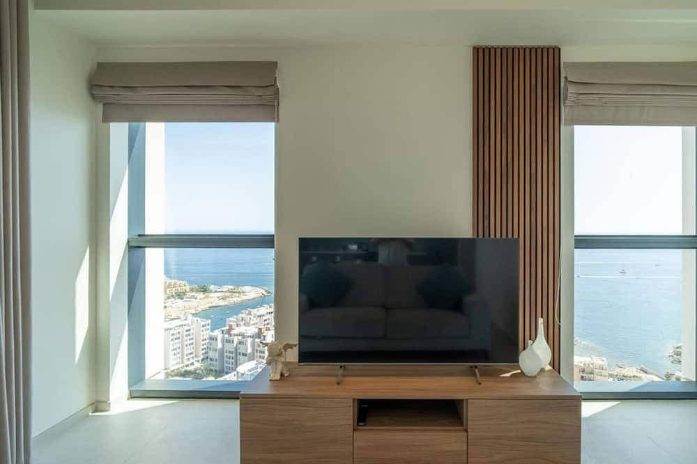 Foto 7 von 30: Official Mercury Suites: 24th Floor sensation w/AC