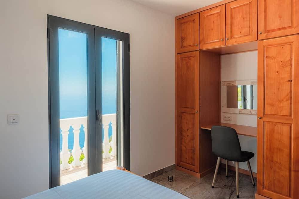 Foto 3 von 30: Blue Sea Tower, Luxusvilla, privater beheizter Pool und Gärten. Hervorragender Meerblick