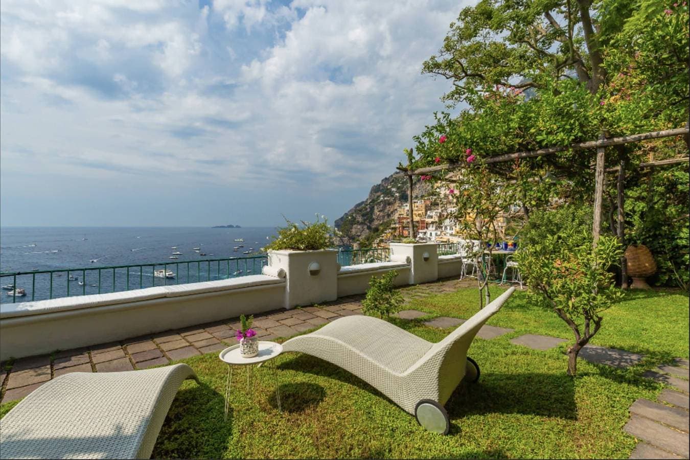 Foto 3 von 48: Villa für 6 Personen mit Terrasse