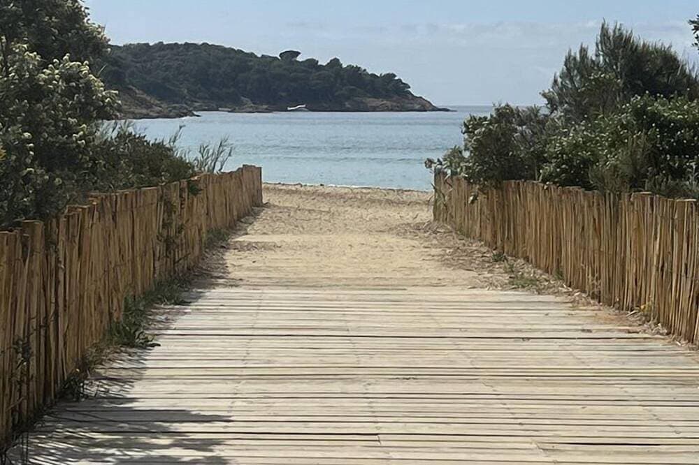 Foto 13 von 22: Bungalow with terrace close to the Gigaro beach