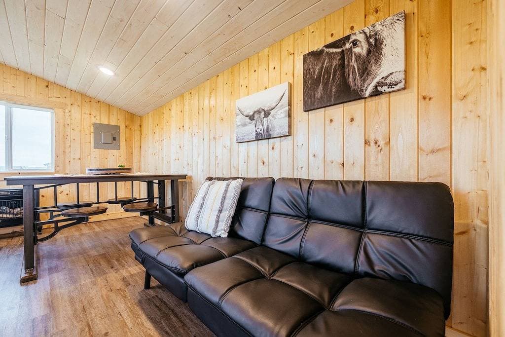 Foto 4 von 19: Off-grid tiny home farm stay with incredible mountain views!