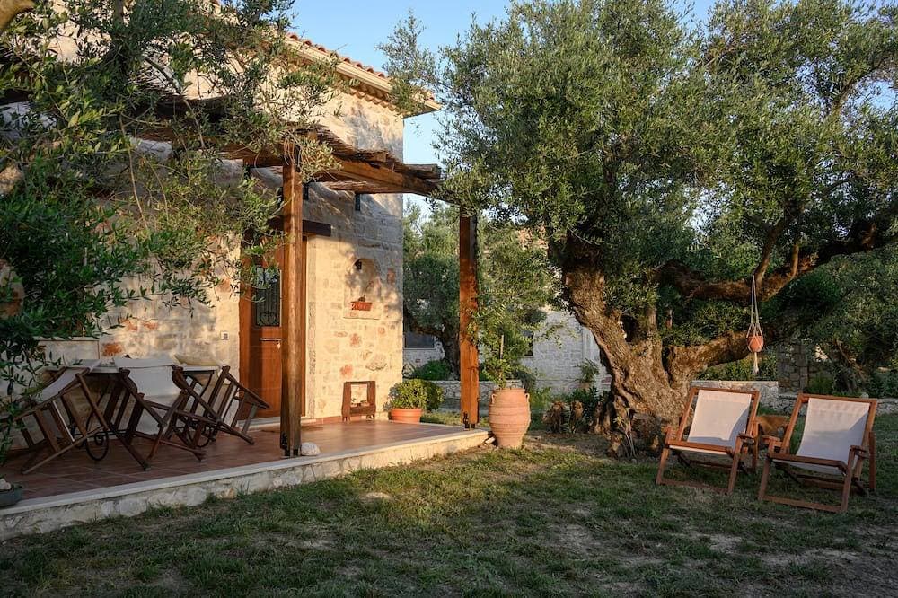 Daphne Cottage | Lioriza Houses Zakynthos 1
