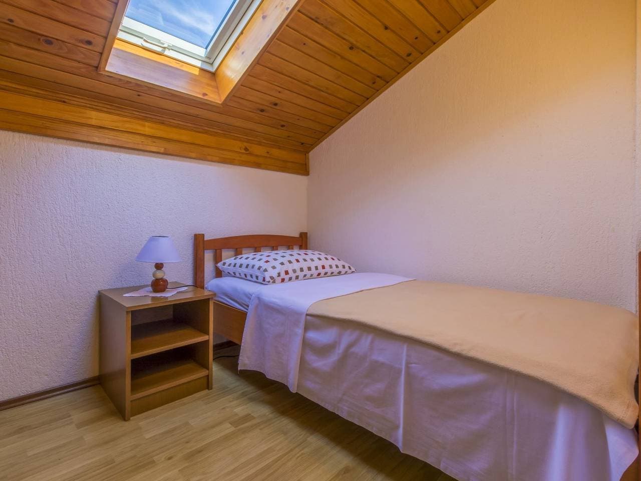 Foto 4 von 14: Rastovcan 2 kat potkrovlje / Hr-09157-02