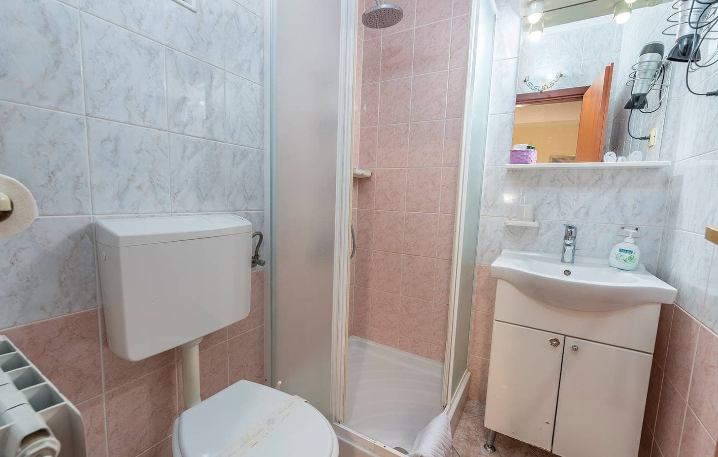 Foto 6 von 15: Standard Double Room with Balcony Laura  S2