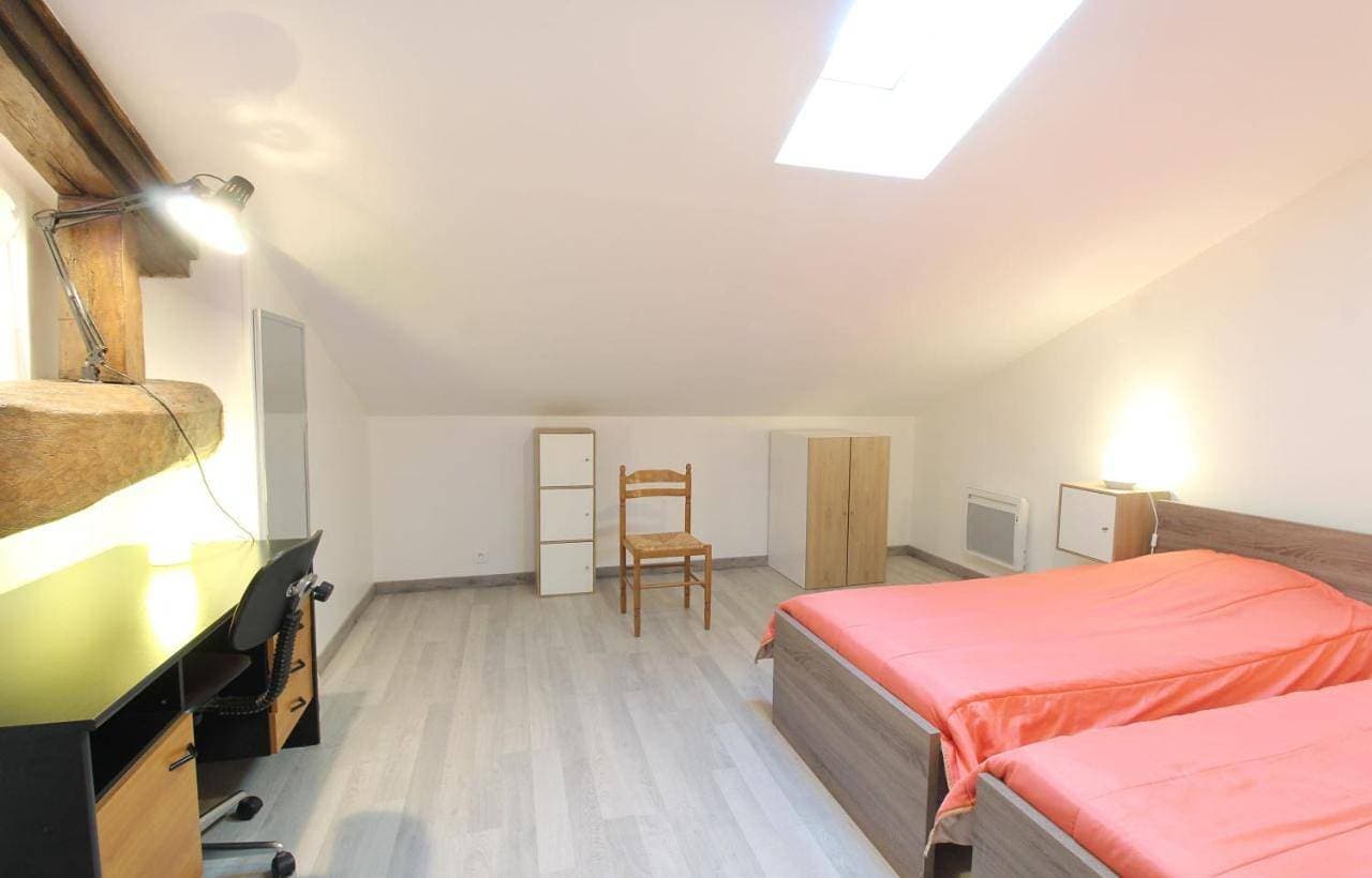 Foto 7 von 10: Three-Bedroom House