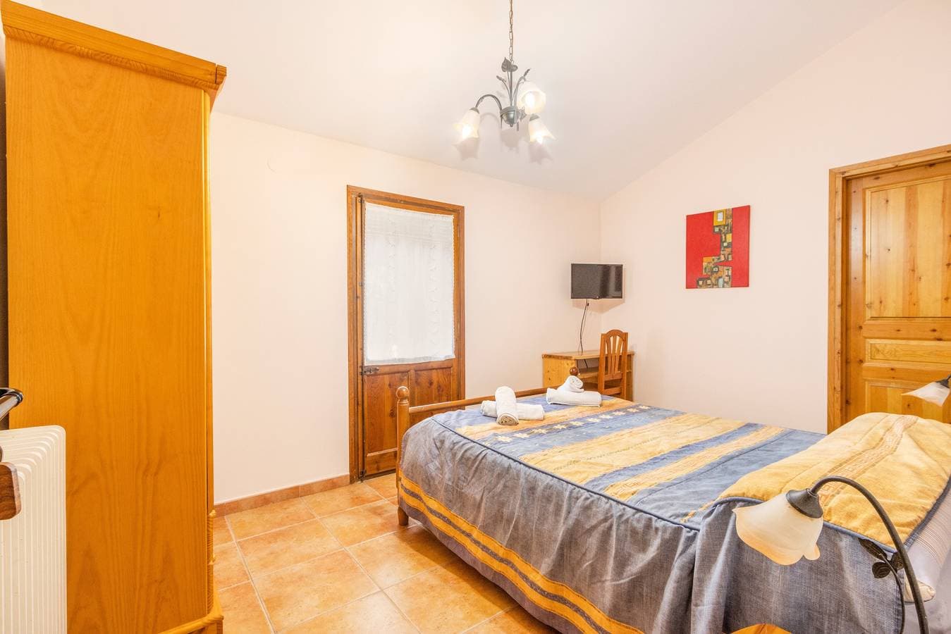 Foto 7 von 25: Zimmer 'Doppel 2' Casa Roca-Sant Martí de Barcedana mit WLAN und Klimaanlage.