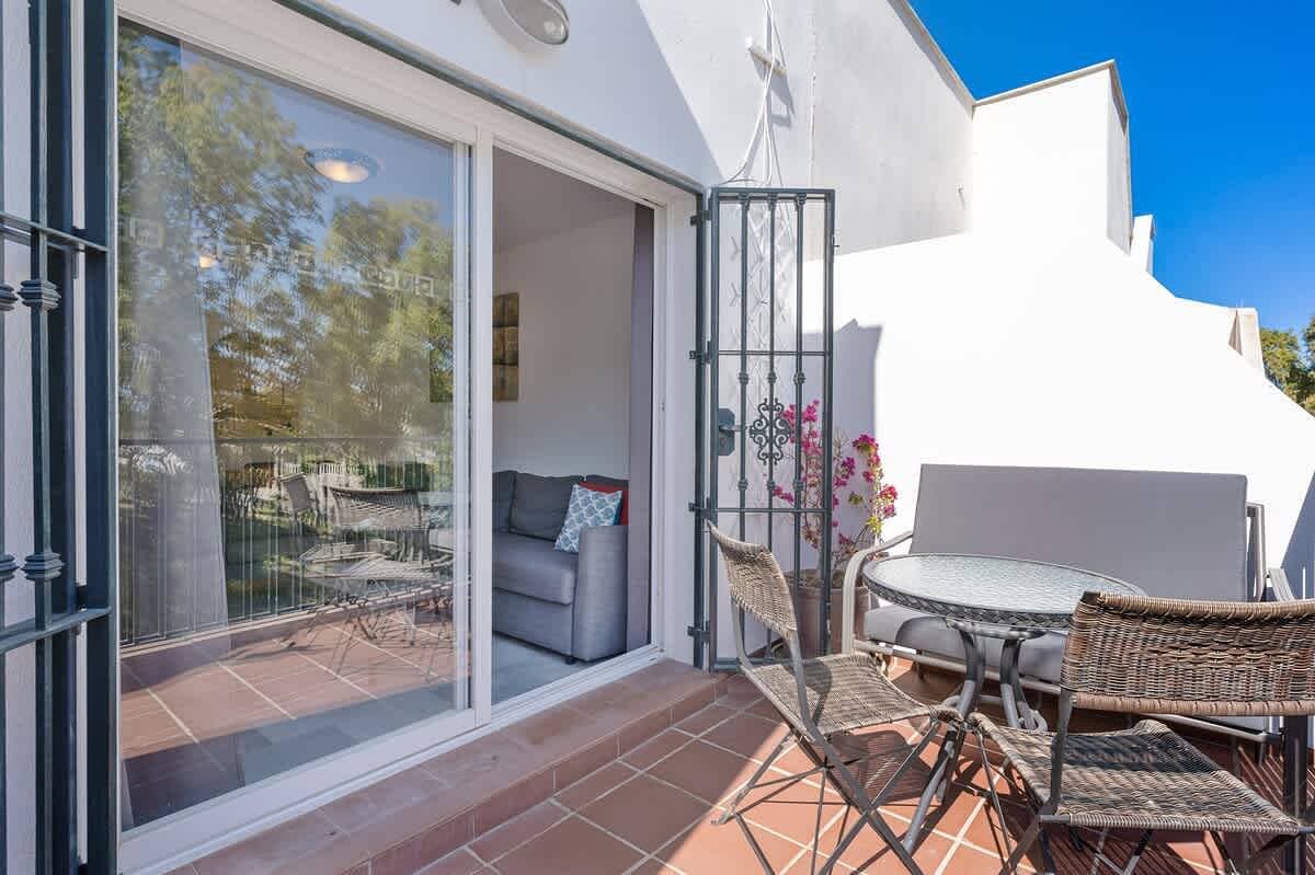 Foto 9 von 22: Terrace Penthouse with Pool by Costarentals