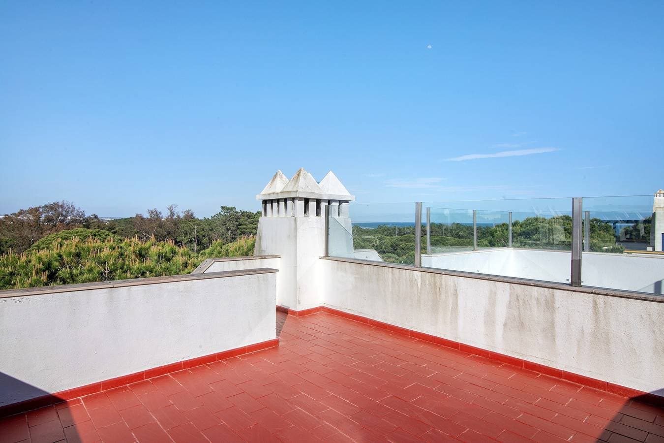Foto 3 von 28: Villa 'Glamorous T3 Praia Verde' mit privater Terrasse, Wi-Fi und Klimaanlage