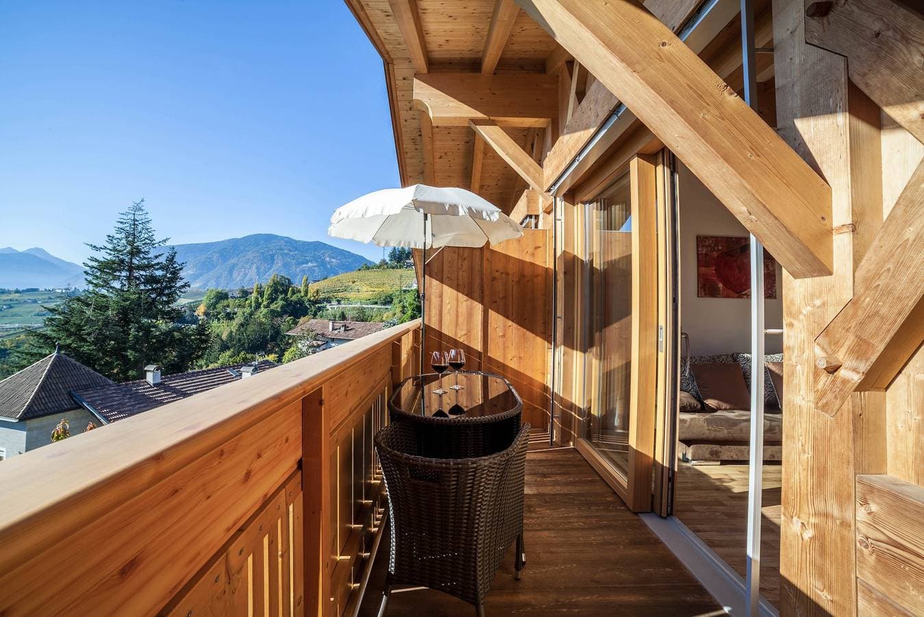 Foto 4 von 29: Ferienwohnung "Feldhof Apfeltraum" mit Salzwasser Pool, Panoramaliegewiese und Balkon