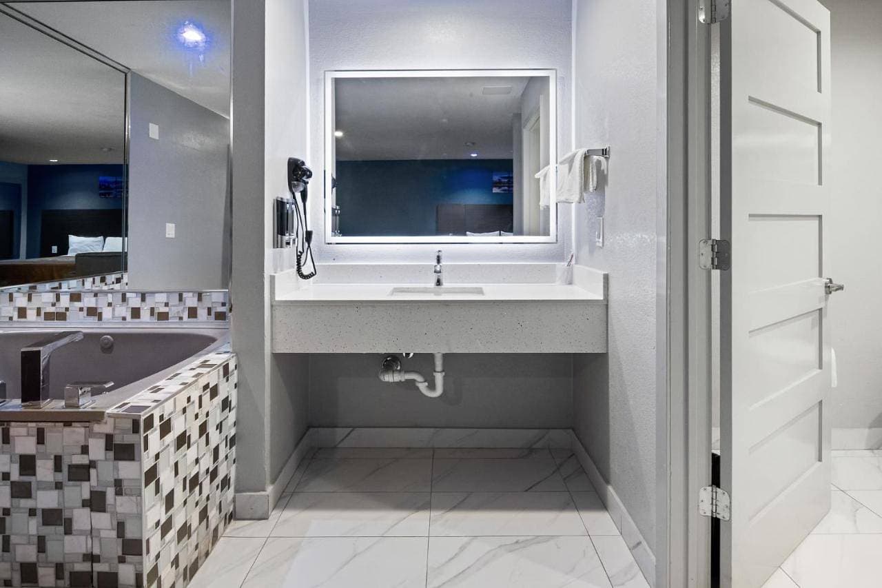 Foto 10 von 13: King Room with Spa Bath