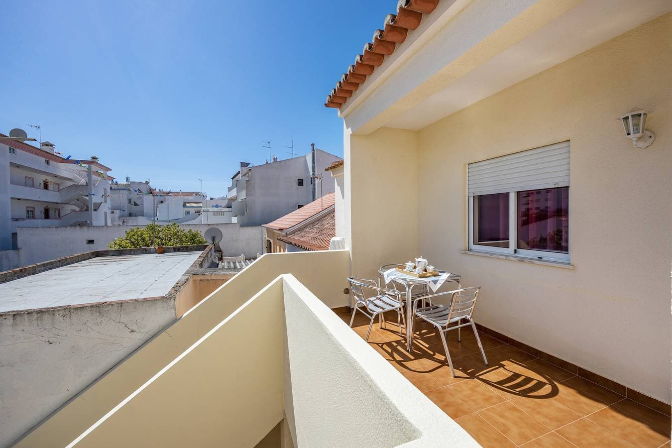 Foto 8 von 31: Ferienwohnung Villas Brites nº4 mit gemeinschaftlich genutztem Pool, garten, Balkon und WLAN