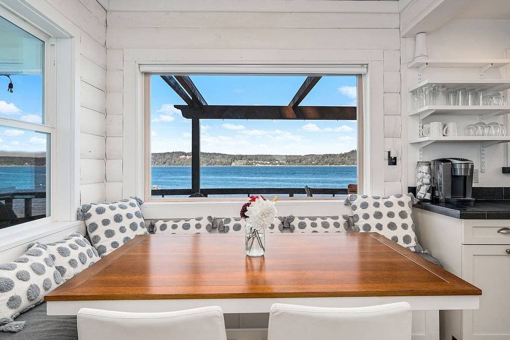 Foto 6 von 21: Sunset Shores: Waterfront Cottage on Vashon Island