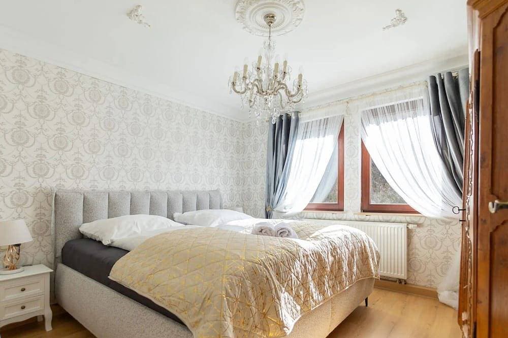 Ferienwohnung 'Romantik im Schloss' mit Bergblick 1