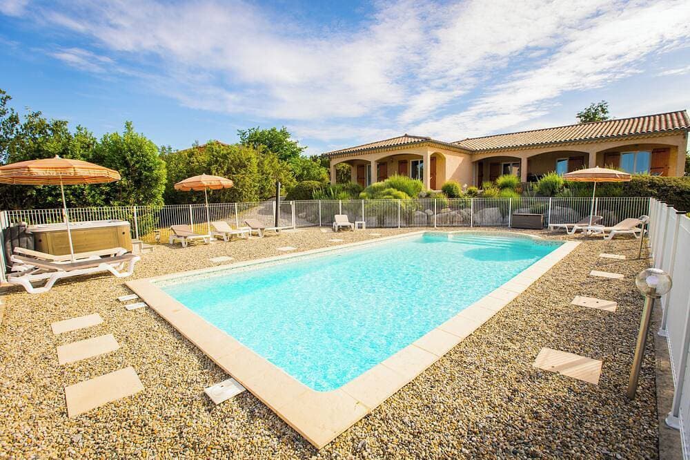 Villa Les Lavandes mit eigenem Pool und Multijet-Spa im Freien 1