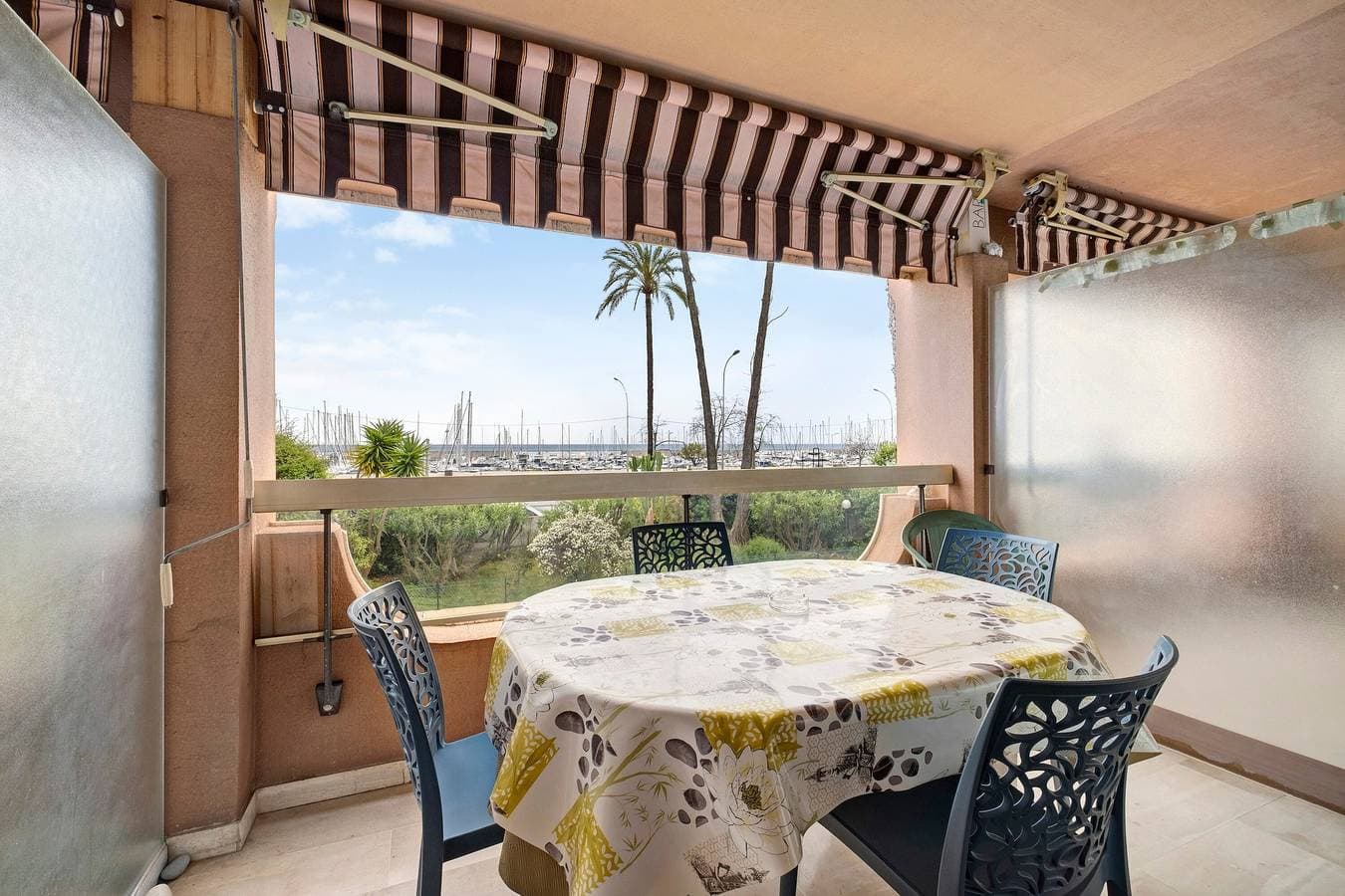 Foto 3 von 25: Ferienwohnung 'Appart – Pool und Blick auf den Hafen' mit Meerblick, Gemeinschaftspool & WLAN