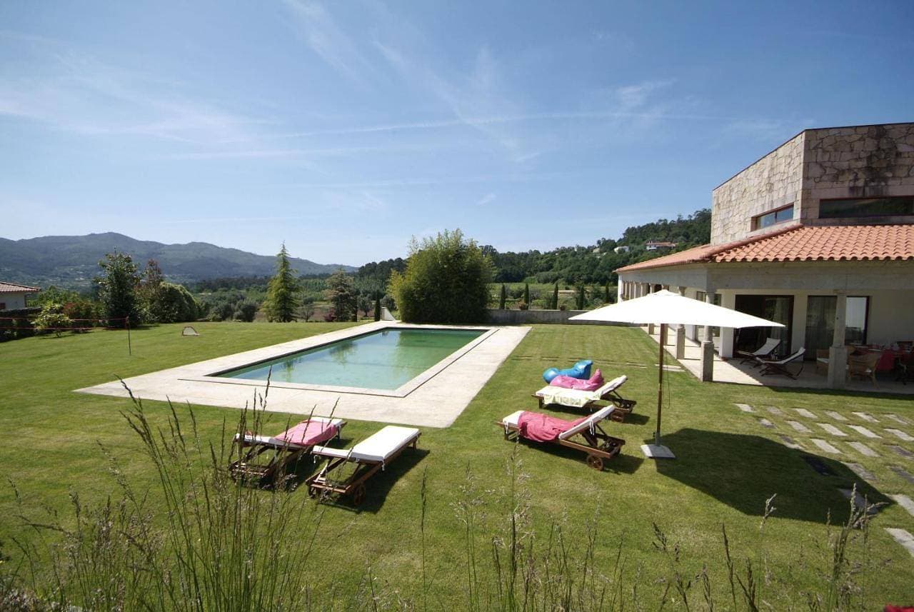 Foto 2 von 5: Six-Bedroom Holiday Home