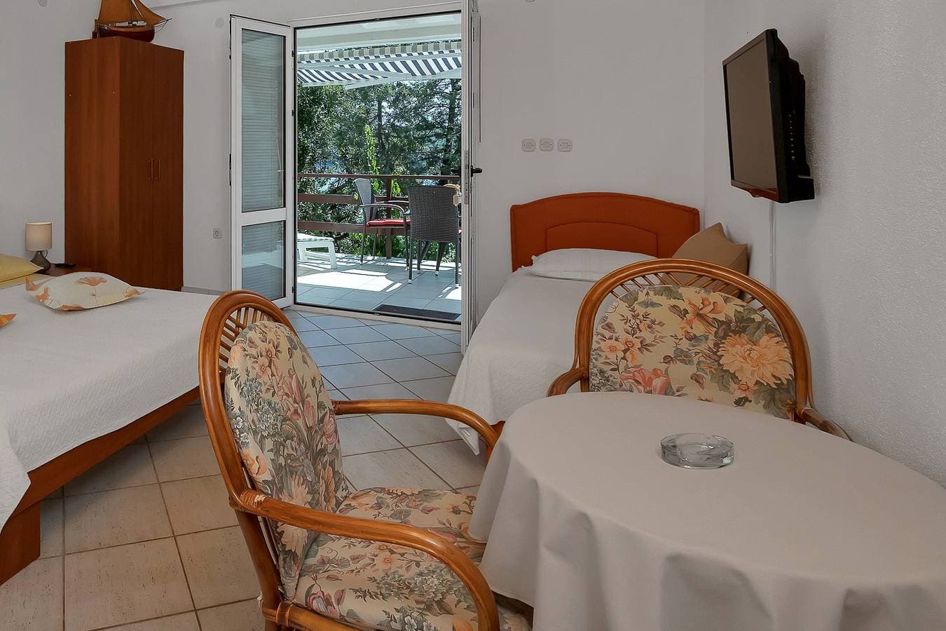 Foto 13 von 21: Studio Appartement am Strand Bucht Pokrivenik, Hvar As-14345-a
