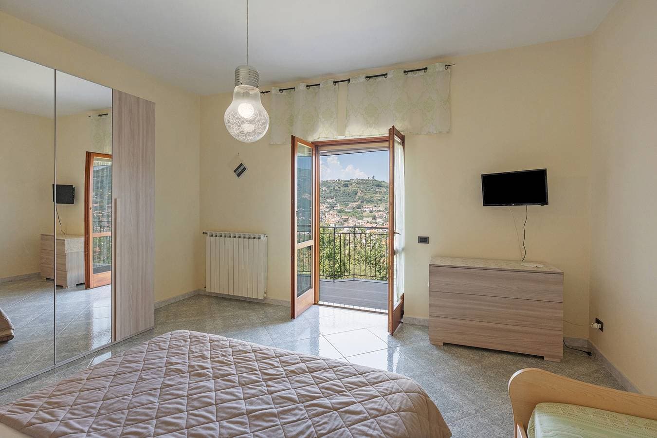 Foto 5 von 21: Zimmer 'Tripla Con Vista Montagna' mit Bergblick, Gemeinschaftsgarten und Wi-Fi