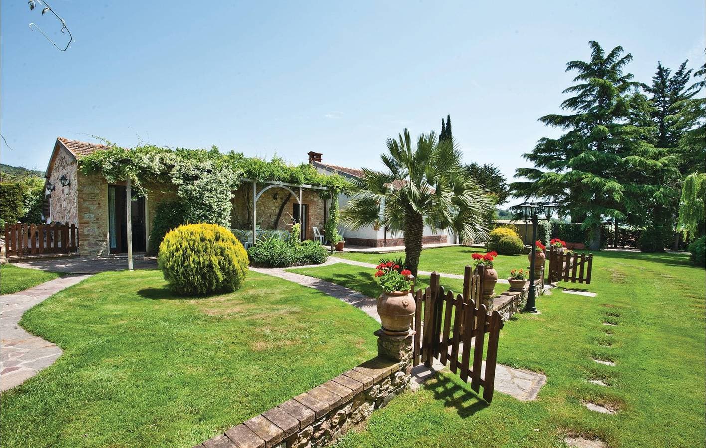 Caldana Wohnung mit Parkplatz, Pool & Garten 1