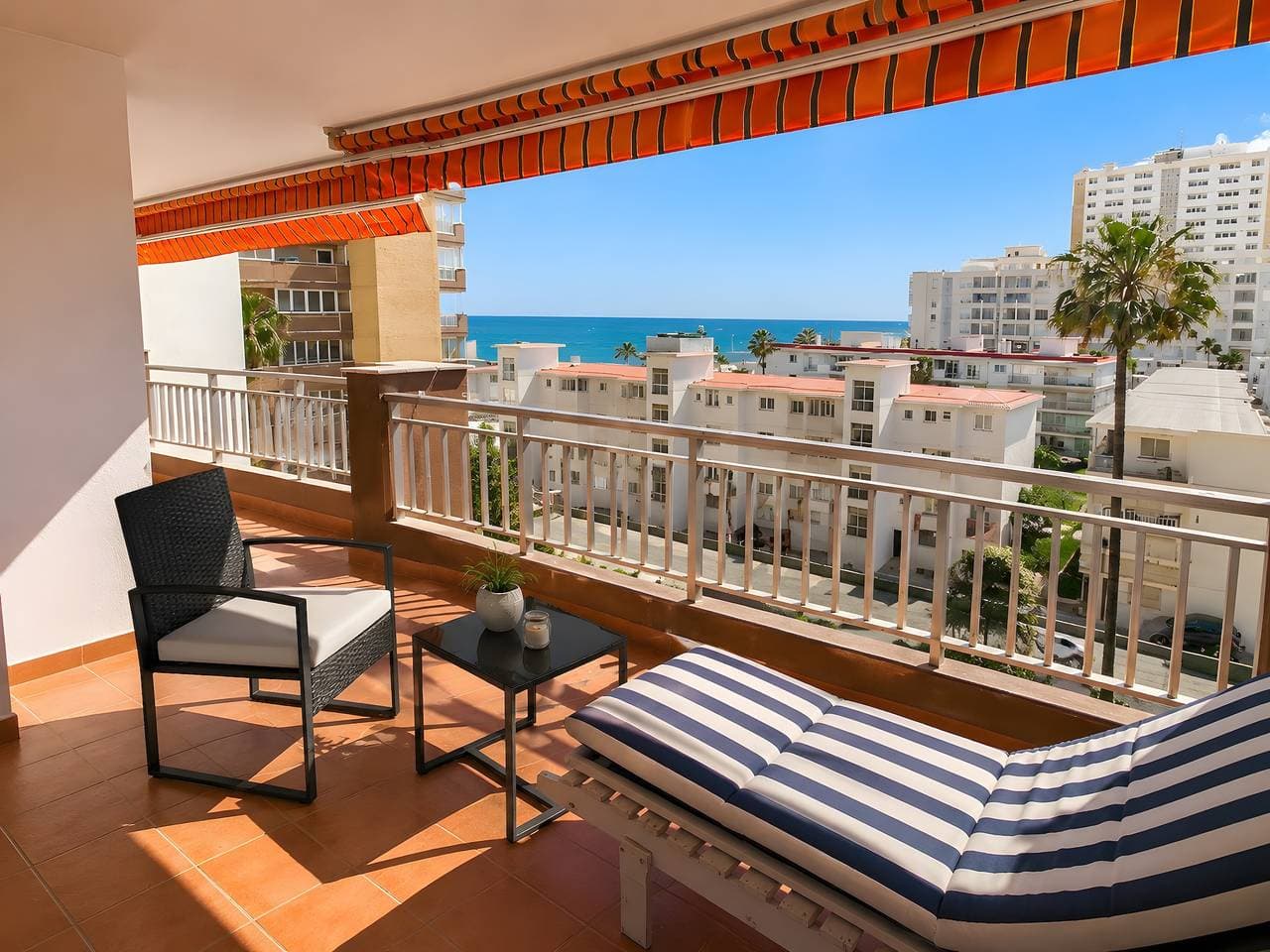 Foto 2 von 23: Palm Beach Apartment mit Pool, Parkplatz und Meerblick in Fuengirola