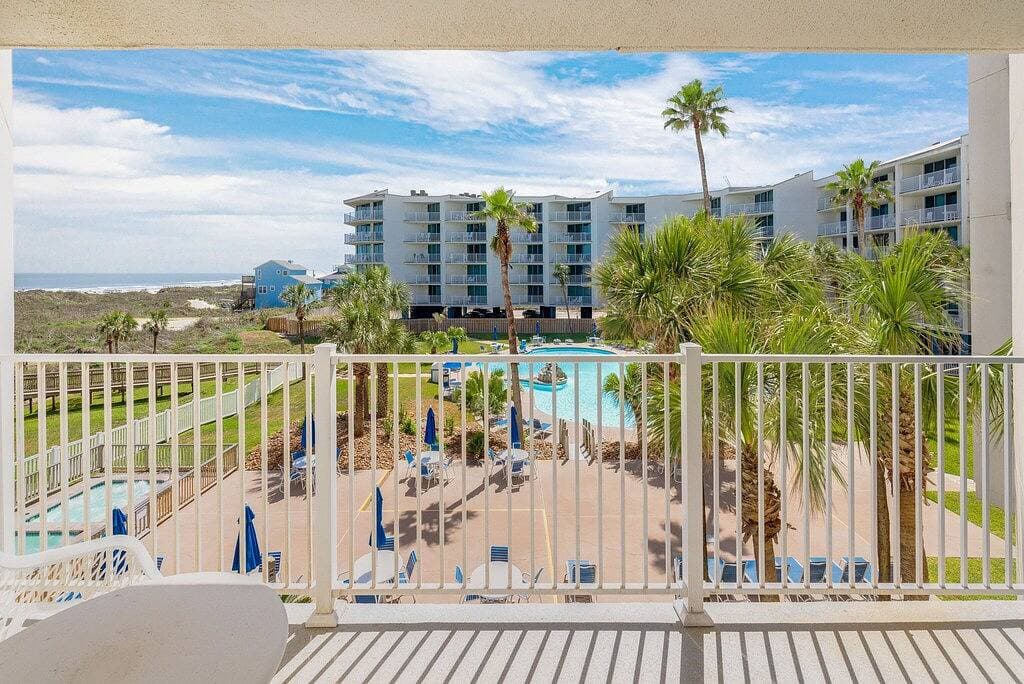 Foto 11 von 18: Sandcastle Condominium Unit 215