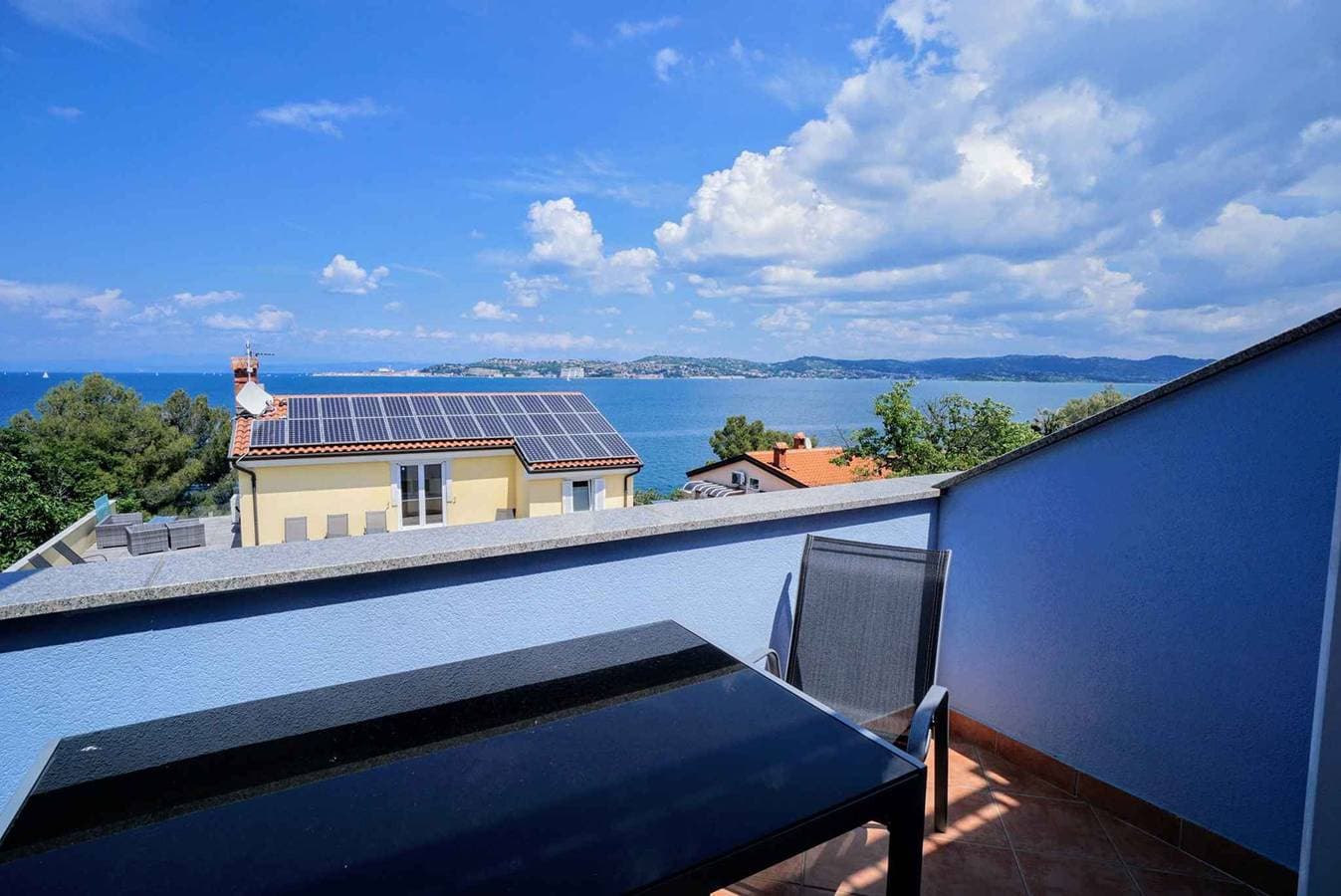 Ferienwohnung mit Balkon und Meerblick 1