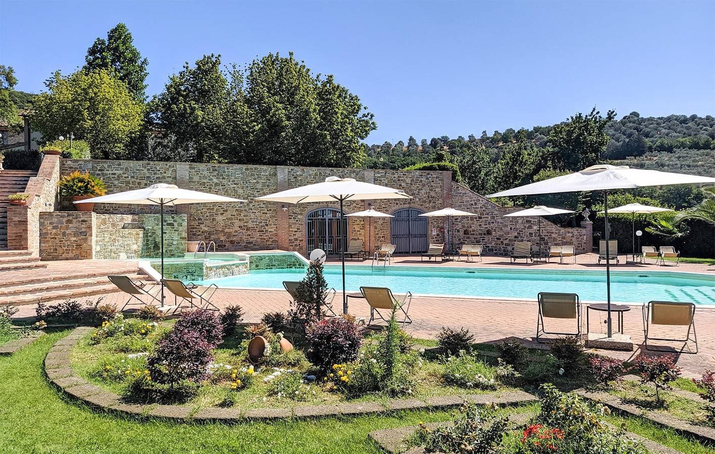 Foto 12 von 37: Paradies mit Seeblick - Geräumiges Apartment mit Pool und Parkplatz
