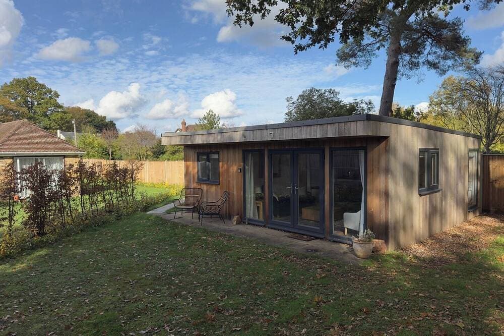 Foto 12 von 30: Little Foxwood - Garden Lodge with Sauna