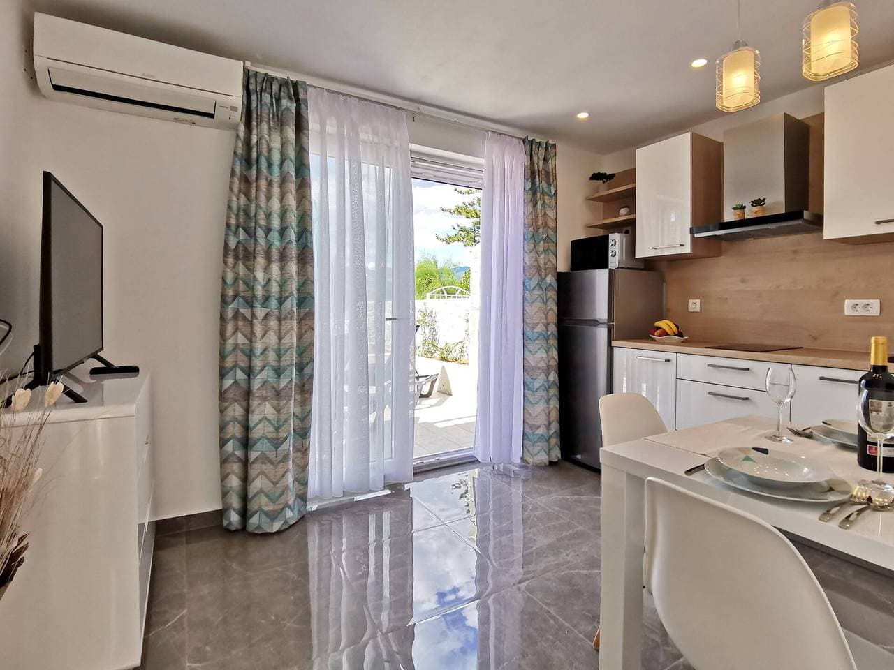 Foto 6 von 24: Studio-Apartment More - direkt am Meer, Meerblick, Terrasse, Waschraum, Grill