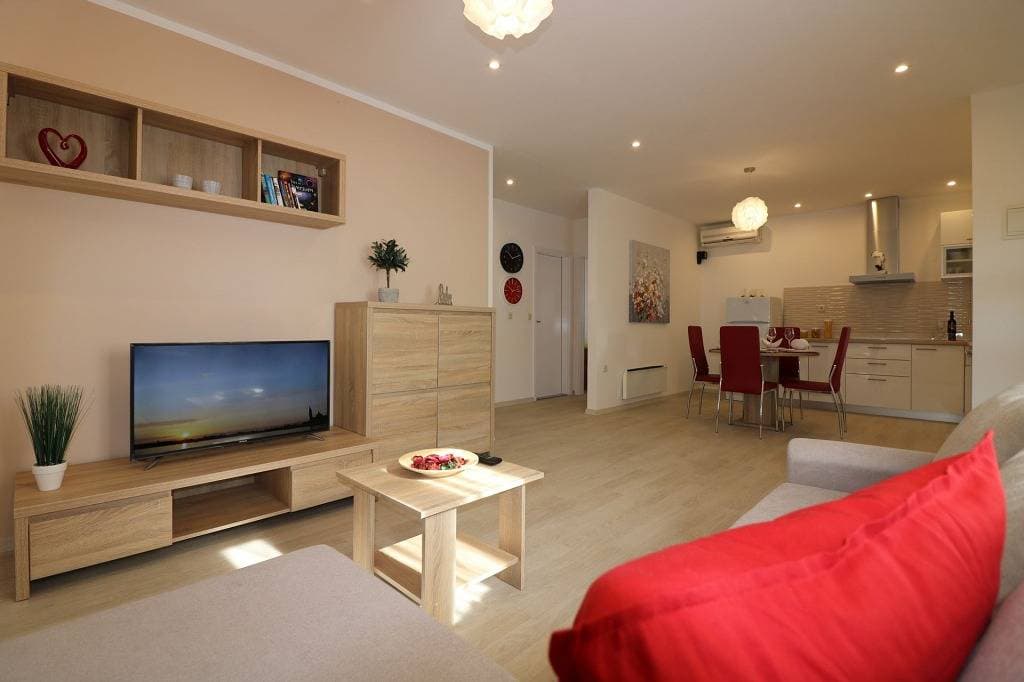 Ferienhaus in Poreč mit Terrasse, Klimaanlage, W-Lan, Spülmaschine (4400-6) 1