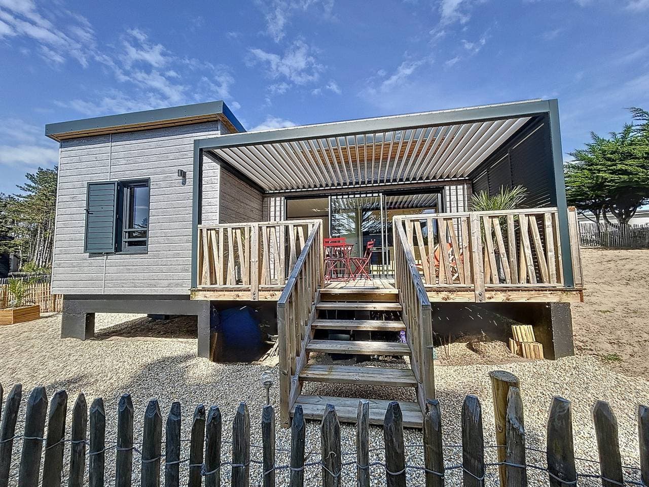 Gemütliches Ferienhaus mit beheiztem Pool, 4 Schlafplätze und privater Terrasse 1
