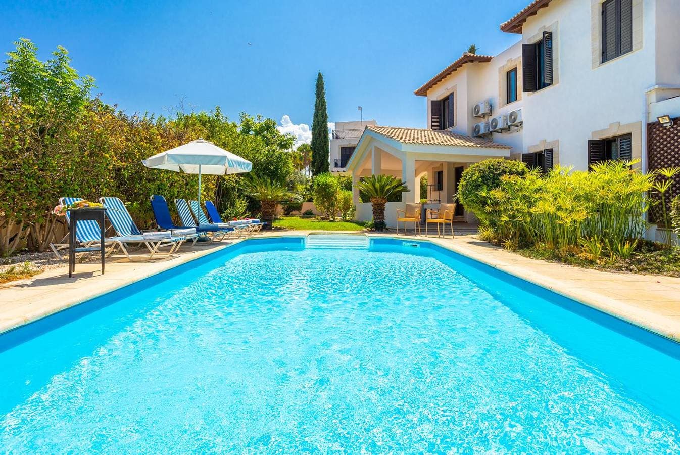 Foto 2 von 45: Villa für 8 Personen mit Garten