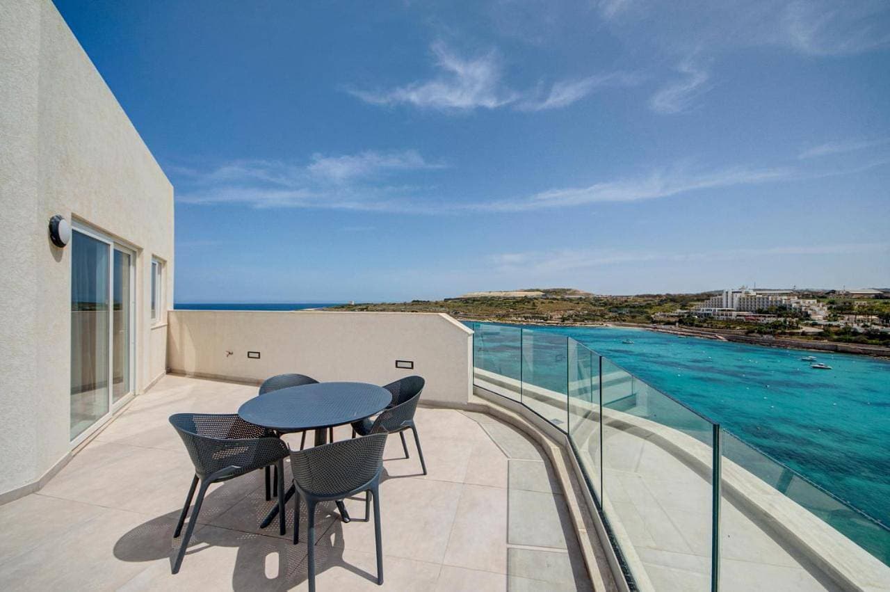 Luxury seafront homes opposite beach with WIFI and AC 1