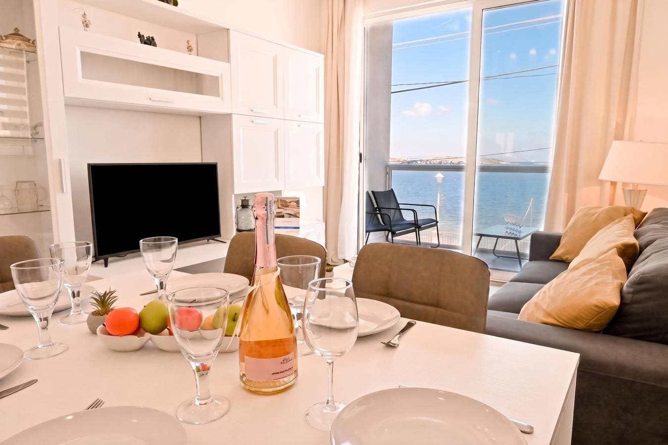 Foto 9 von 39: Exceptional Sea View Apart St Paul's Bay