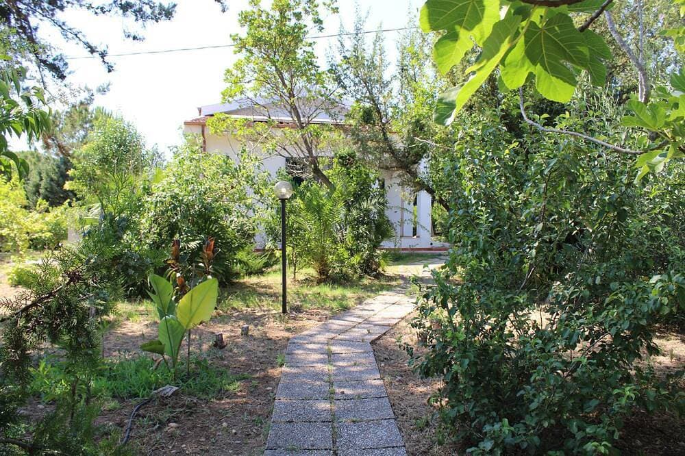 Foto 12 von 27: House surrounded by greenery just a few minutes drive from the most beautiful beaches of Alghero