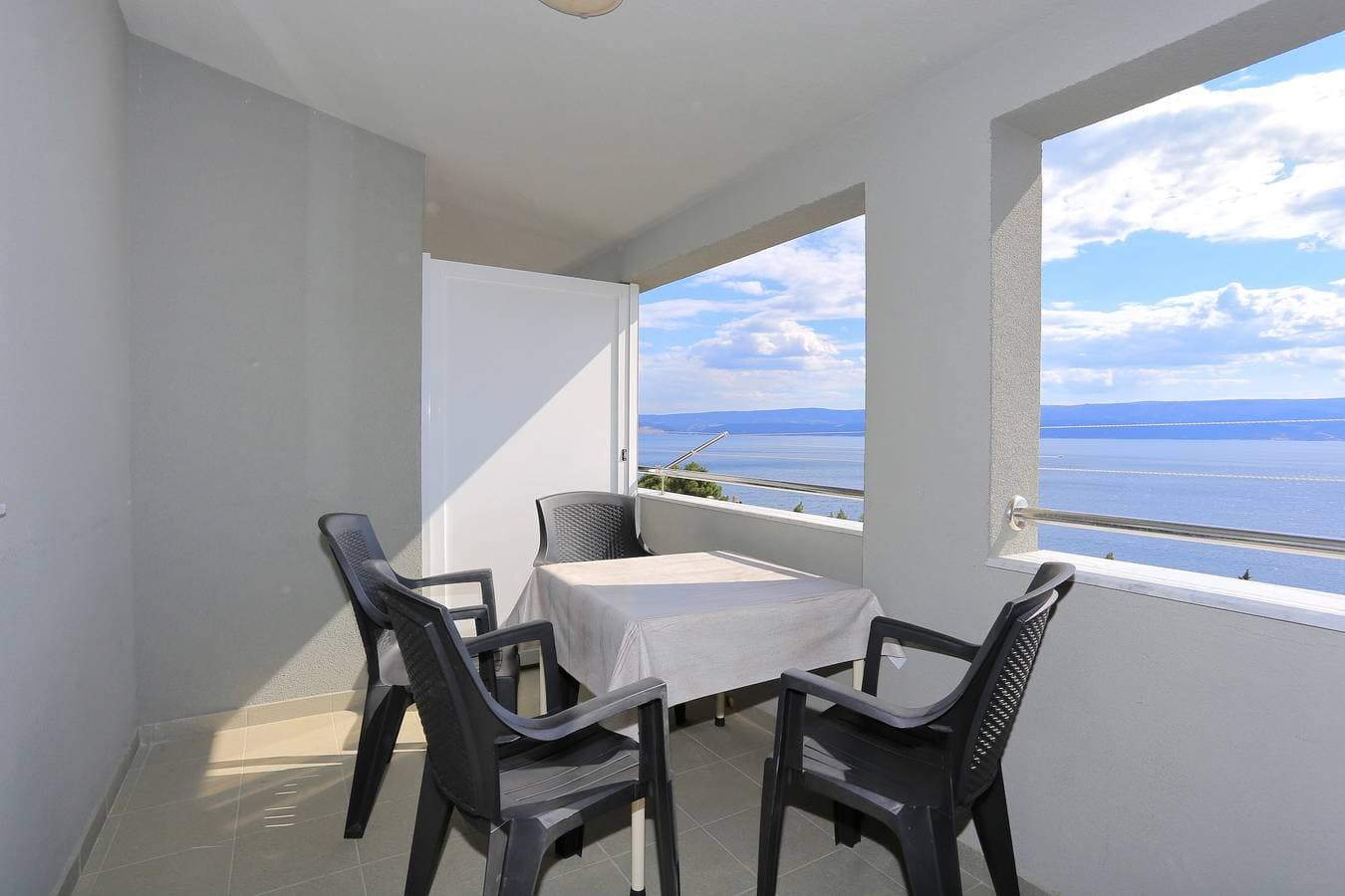 1-Zimmer-Ferienwohnung mit Terrasse und Meerblick Nemira, Omis A-17039-a 1