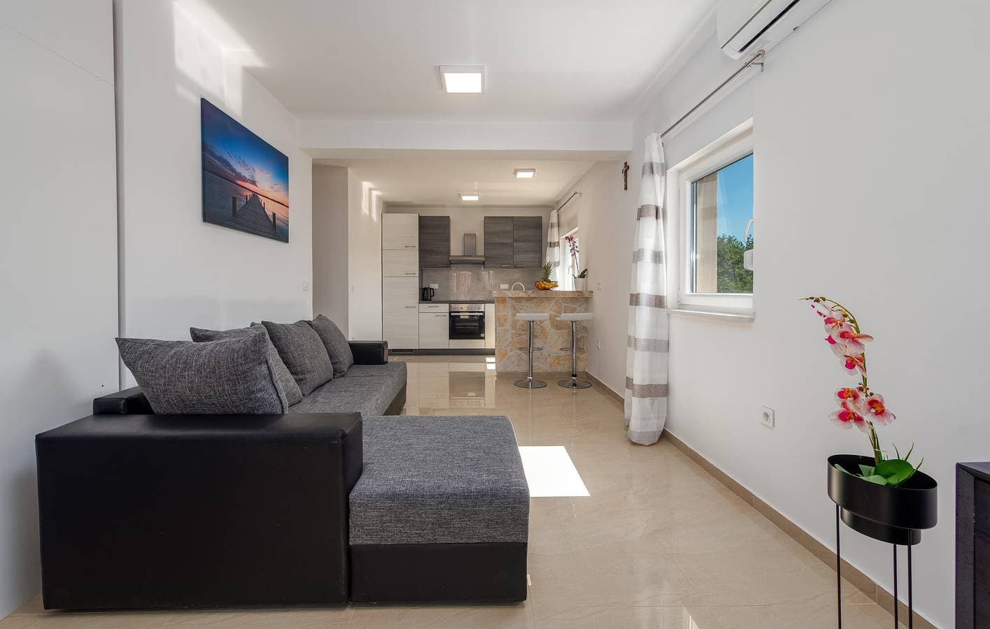 Foto 11 von 29: Urlaub am Meer: Gemütliche Ferienwohnung mit Terrasse, Küche und Parkplatz