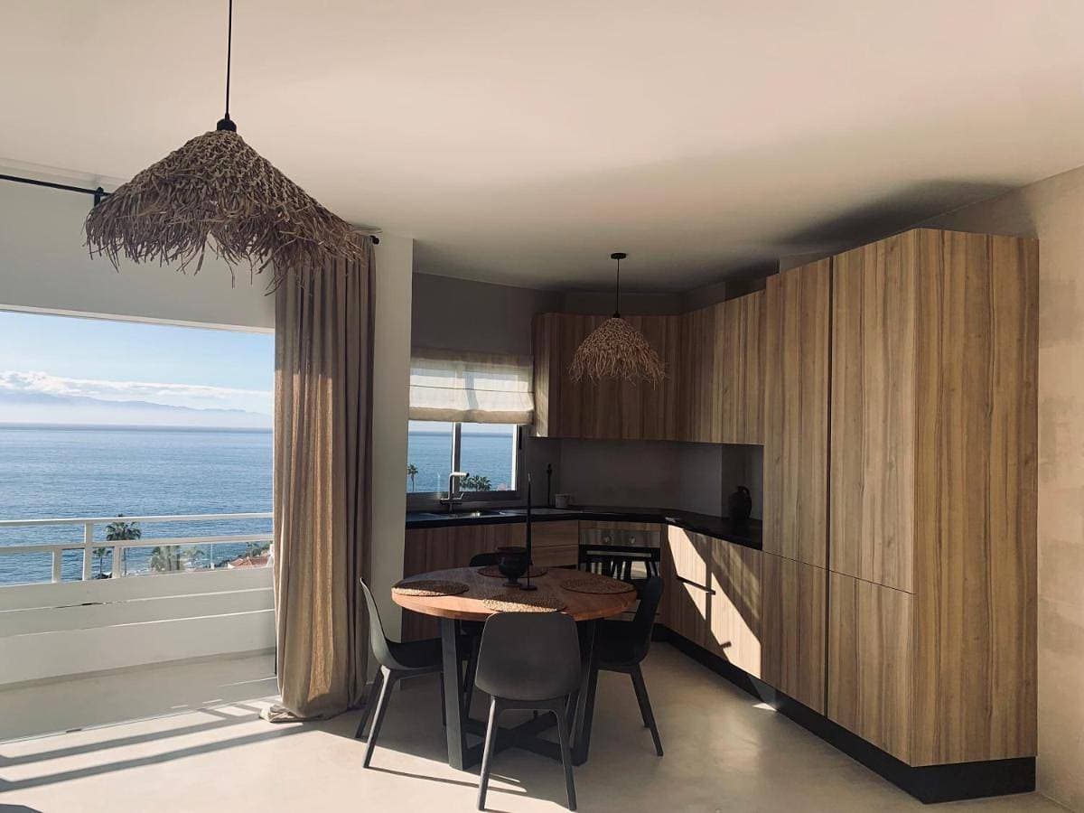 Spacious, Light & Cozy Apartment with Ocean Views 1