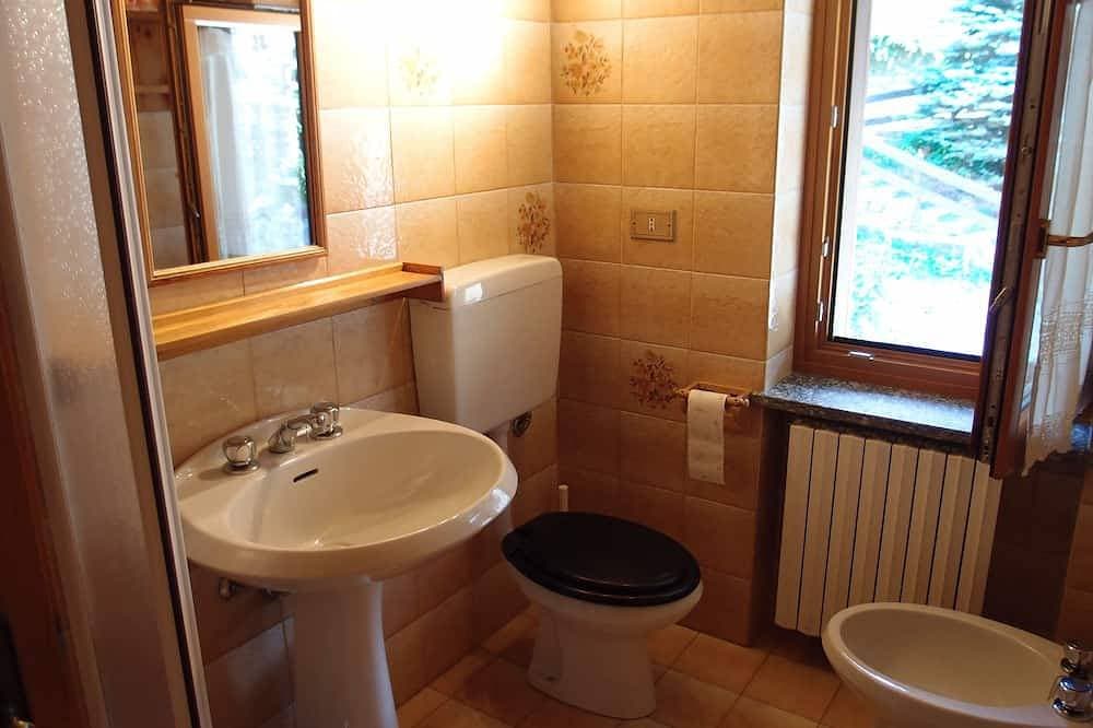 Foto 2 von 30: Spacious attic with a Micro bedroom in Valtournenche