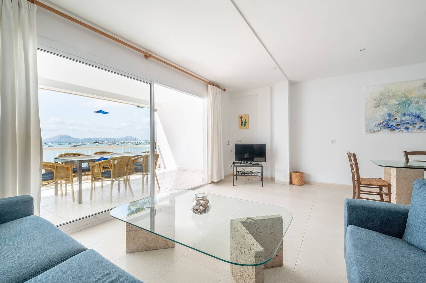Foto 6 von 33: Ferienhaus Catalina 2A Tres Dormitorios mit Meerblick, WLAN und Terrasse