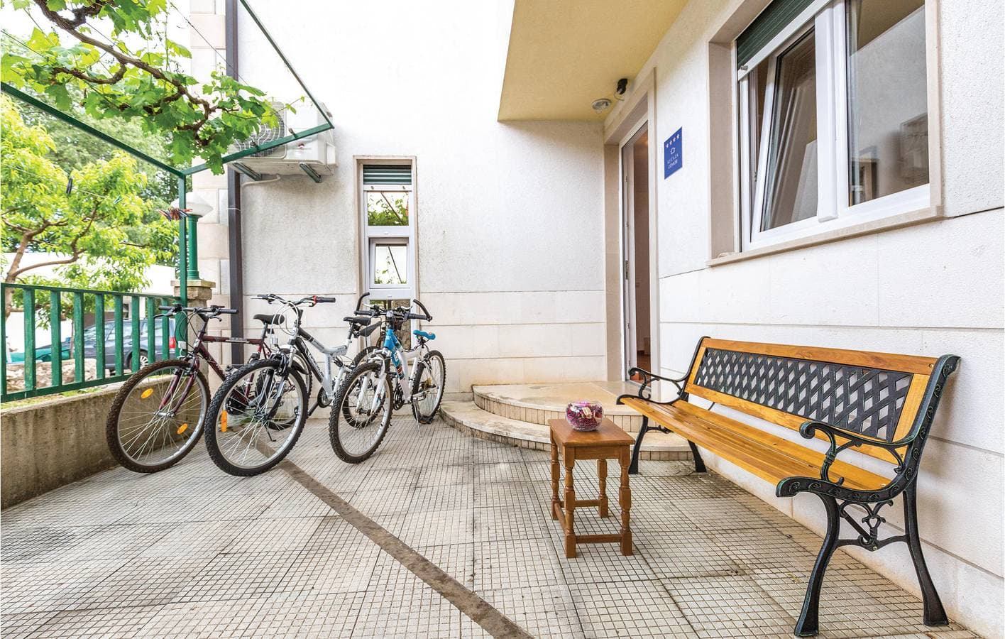 Foto 5 von 20: Charmante 120 m² große Wohnung mit Pool, Terrasse und WLAN