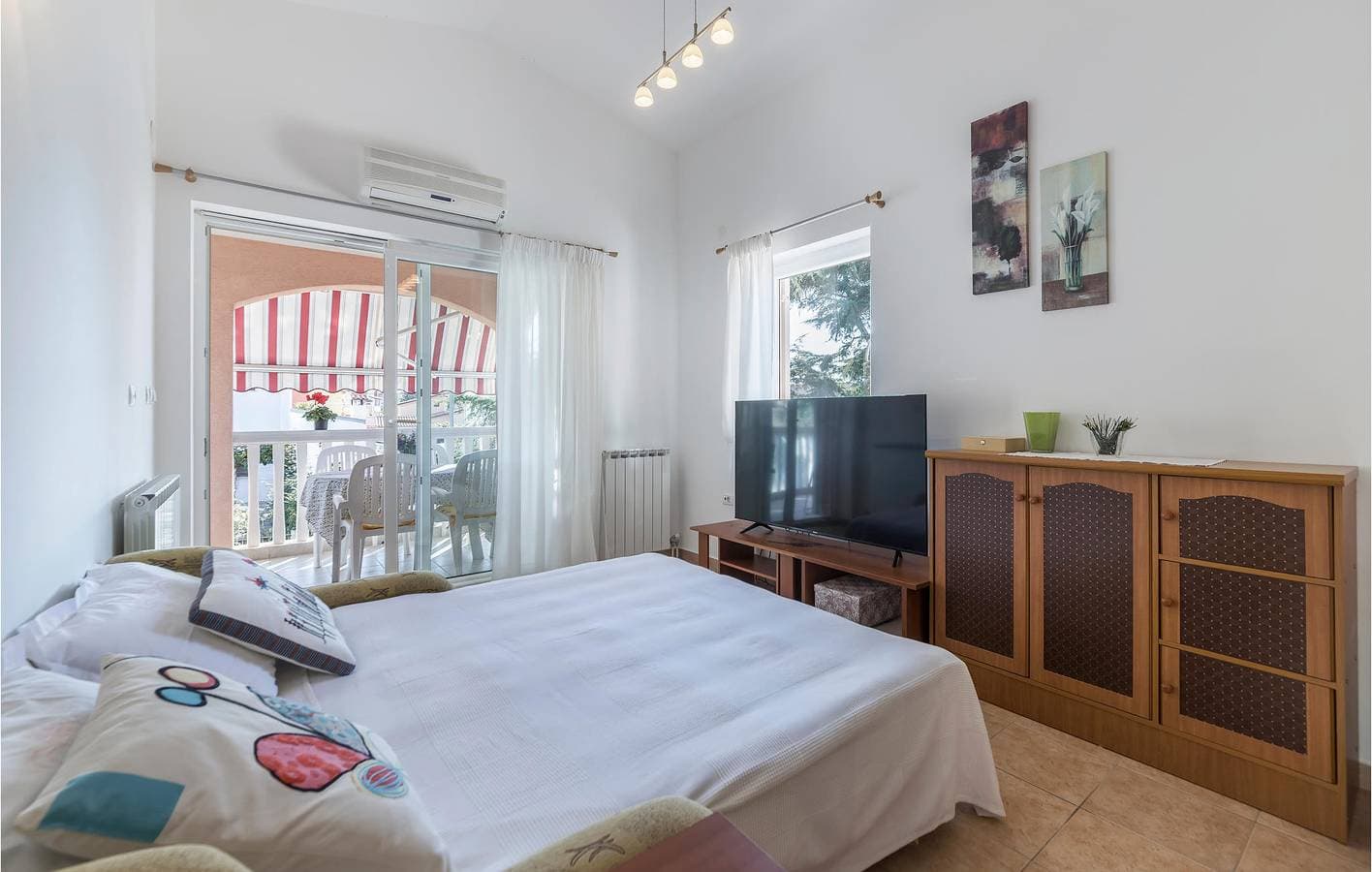 Foto 7 von 20: Gemütliche Ferienwohnung mit Terrasse, Parkplatz und WLAN in der Nähe des Strandes von Fažana
