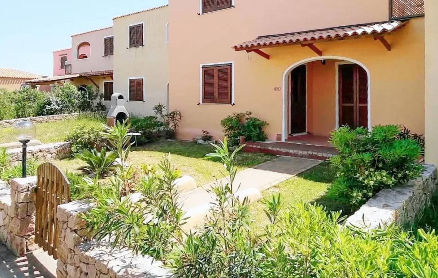 Charmantes Apartment mit Pool, WLAN und Küche – 2 km vom Strand entfernt! 1