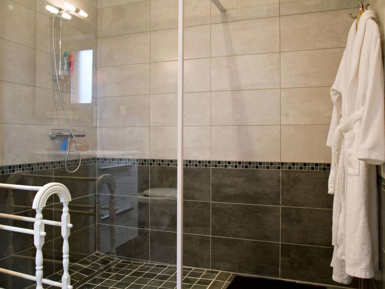 Foto 8 von 26: "Le Rayon Vert" mit Jacuzzi
